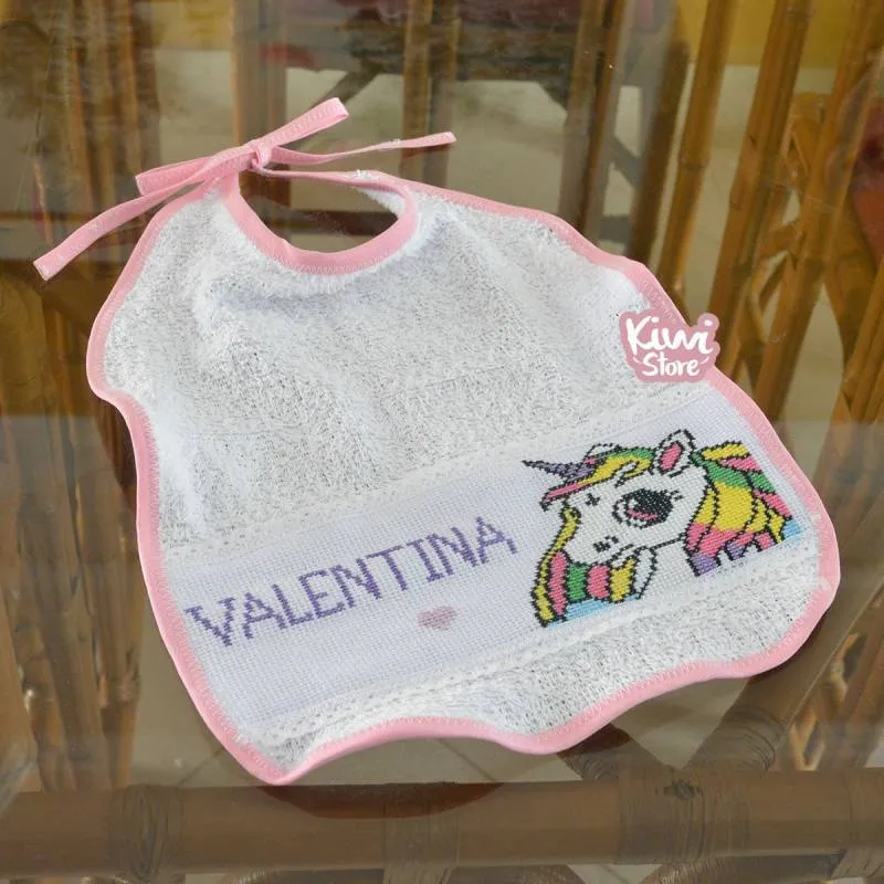 Babero bordado con unicornio para bebé - Babero personalizado en punto de cruz para bebé en bucaramanga - Regalo baby shower Babero bordado con unicornio para bebé - Babero personalizado en punto de cruz para bebé en bucaramanga - Regalo baby shower