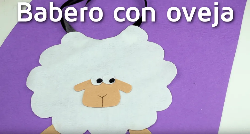 Babero de fieltro con forma de oveja | Manualidades