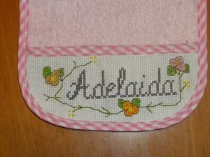 Babero de punto de cruz - Bordados para mi bebes- Punto de cruz- N y S Babero de punto de cruz - Bordados para mi bebes- Punto de cruz- N y S