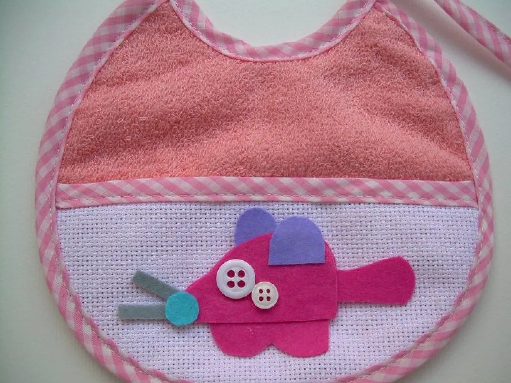 Cómo hacer baberos para bebés | Aprender manualidades es facilisimo. Cómo hacer baberos para bebés | Aprender manualidades es facilisimo.