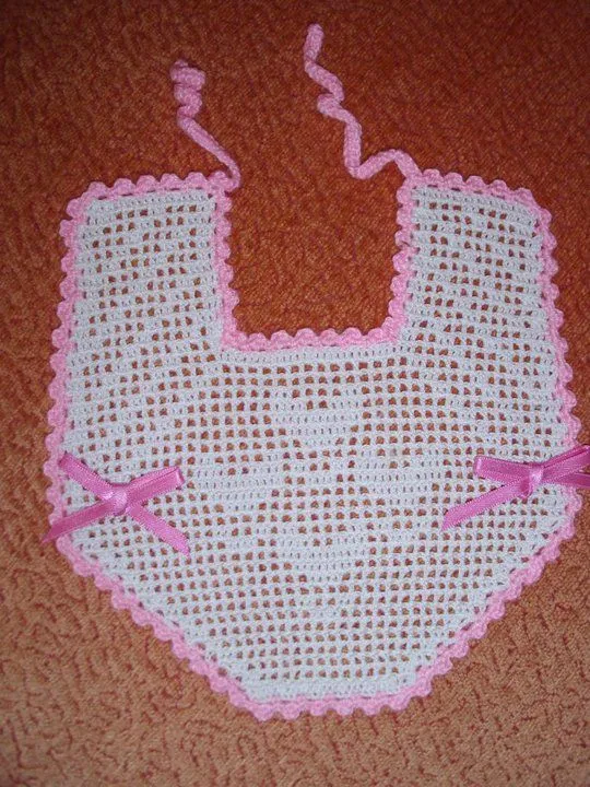 Manualidades y Labores Amalia: Baberos de ganchillo. Manualidades y Labores Amalia: Baberos de ganchillo.