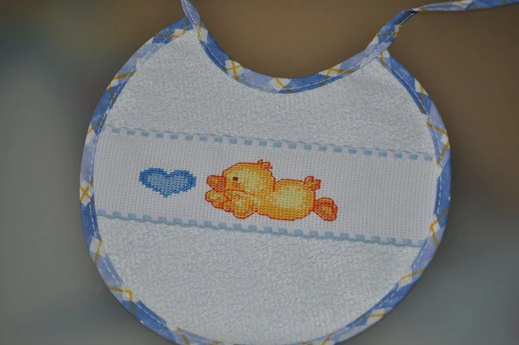 baberos infantiles punto cruz | Aprender manualidades es facilisimo. baberos infantiles punto cruz | Aprender manualidades es facilisimo.