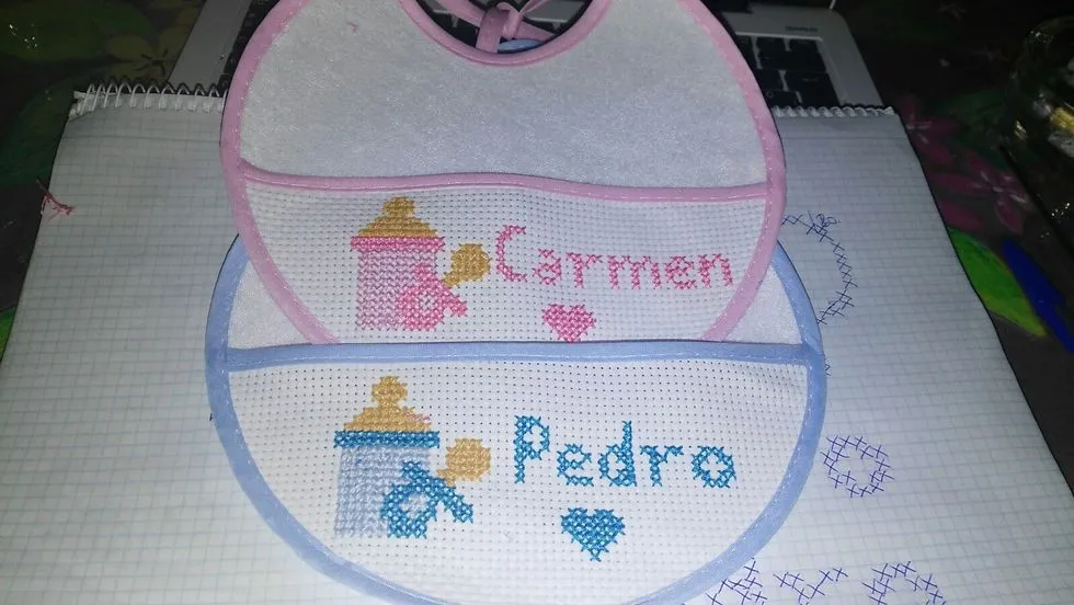 BABEROS CON NOMBRES PUNTO DE CRUZ | shop
