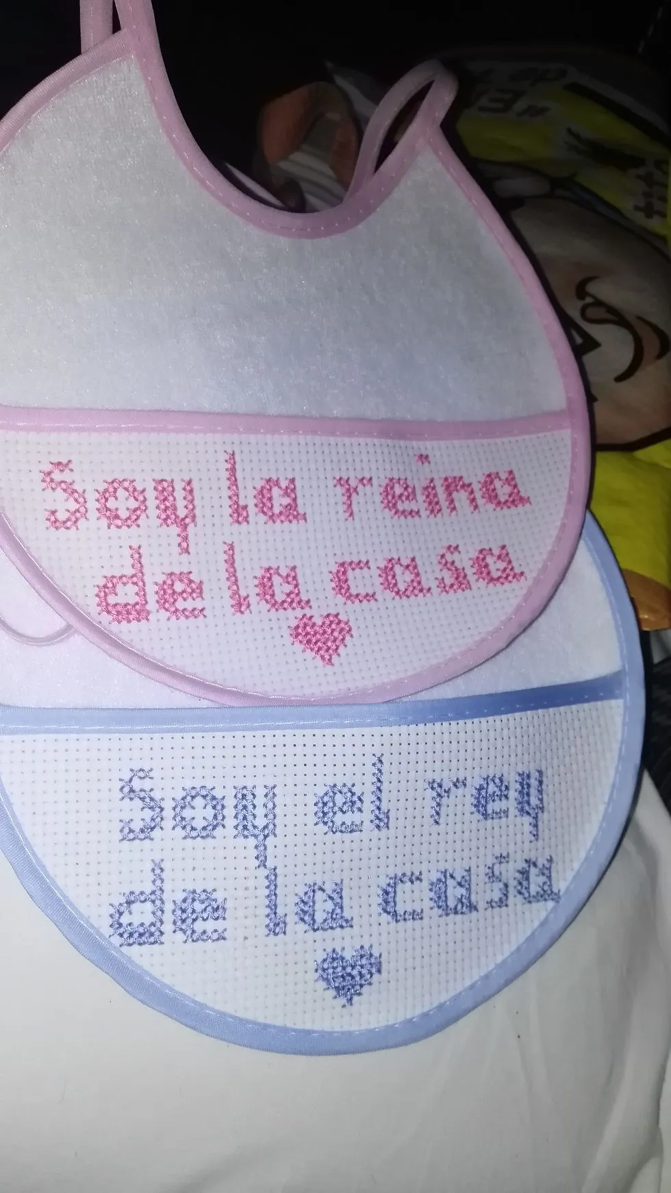 BABEROS CON NOMBRES PUNTO DE CRUZ | shop