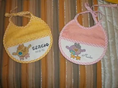 Baberos punto de cruz Modelo Pollito - Baberos punto de cruz ... Baberos punto de cruz Modelo Pollito - Baberos punto de cruz ...