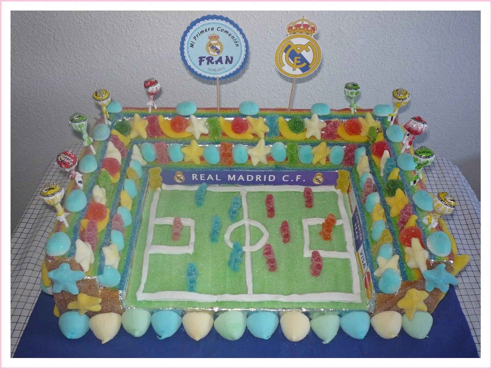 Baby Nina Fiestas: Tarta de chuches campo de fútbol Real Madrid ... Baby Nina Fiestas: Tarta de chuches campo de fútbol Real Madrid ...