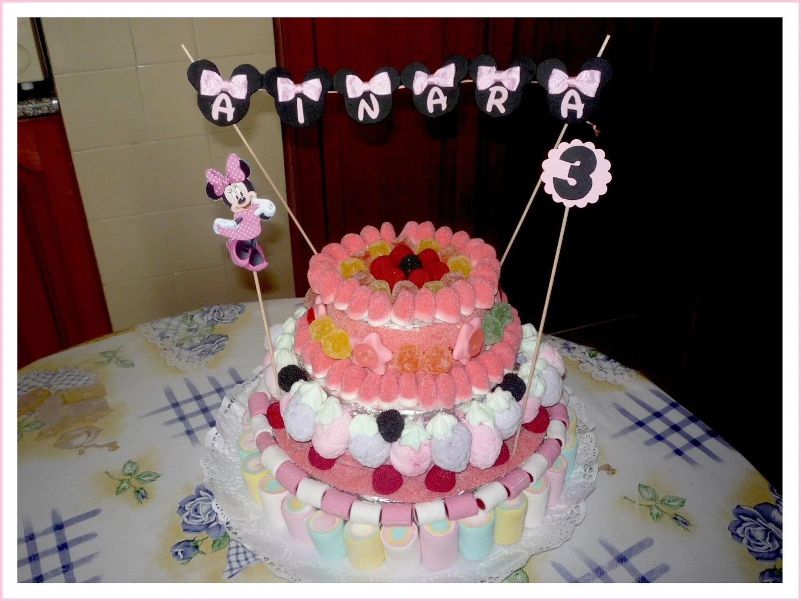 Baby Nina Fiestas: Tarta de chuches Minnie Mouse para Ainara