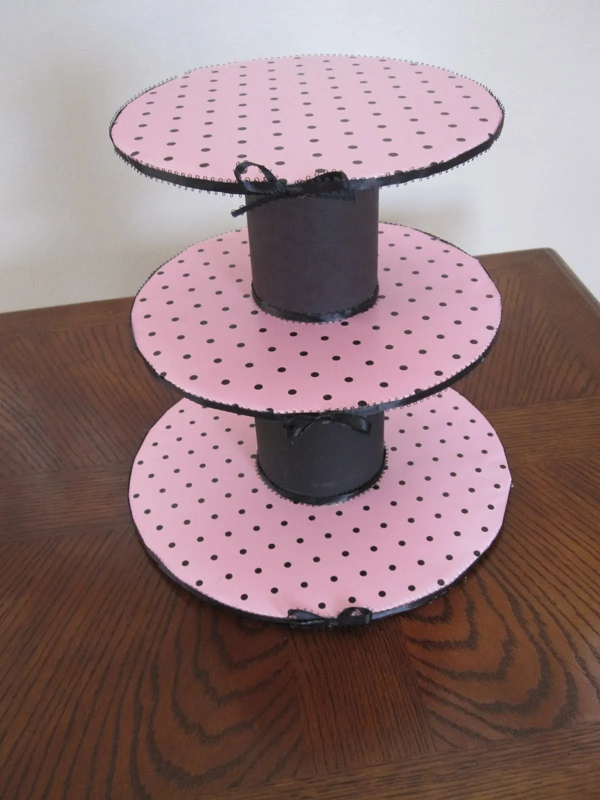 Baby Shower Cakes: Minnie Mouse Cake/Cupcakes & Stand Baby Shower Cakes: Minnie Mouse Cake/Cupcakes & Stand