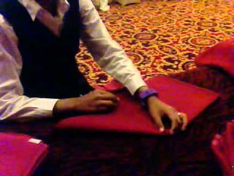 Bagaimana melipat napkin aston dengan baik dan benar.3gp - YouTube Bagaimana melipat napkin aston dengan baik dan benar.3gp - YouTube