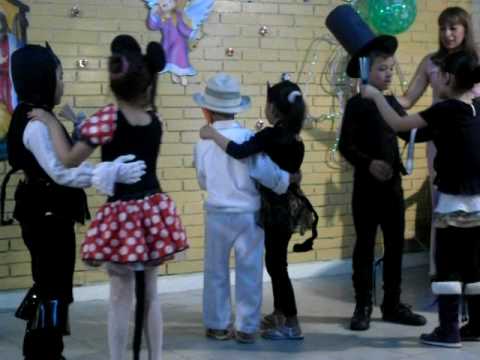 BAILE LA GATA CARLOTA - YouTube