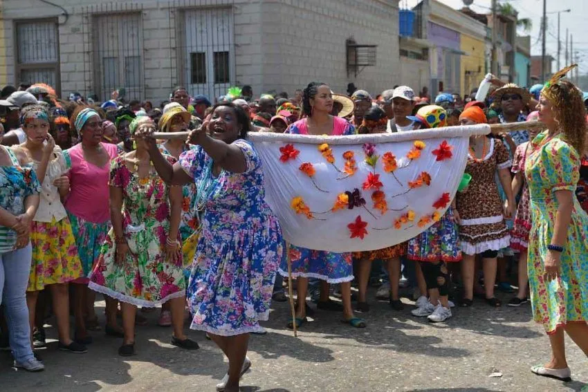 El Baile de la Hamaca, chanza ancestral de Puerto Cabello - IAM Venezuela El Baile de la Hamaca, chanza ancestral de Puerto Cabello - IAM Venezuela