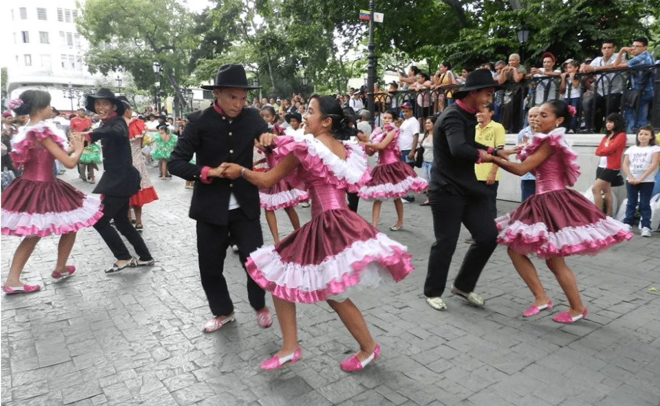 LOS BAILES MAS TIPICOS DE COLOMBIA - ole colombia