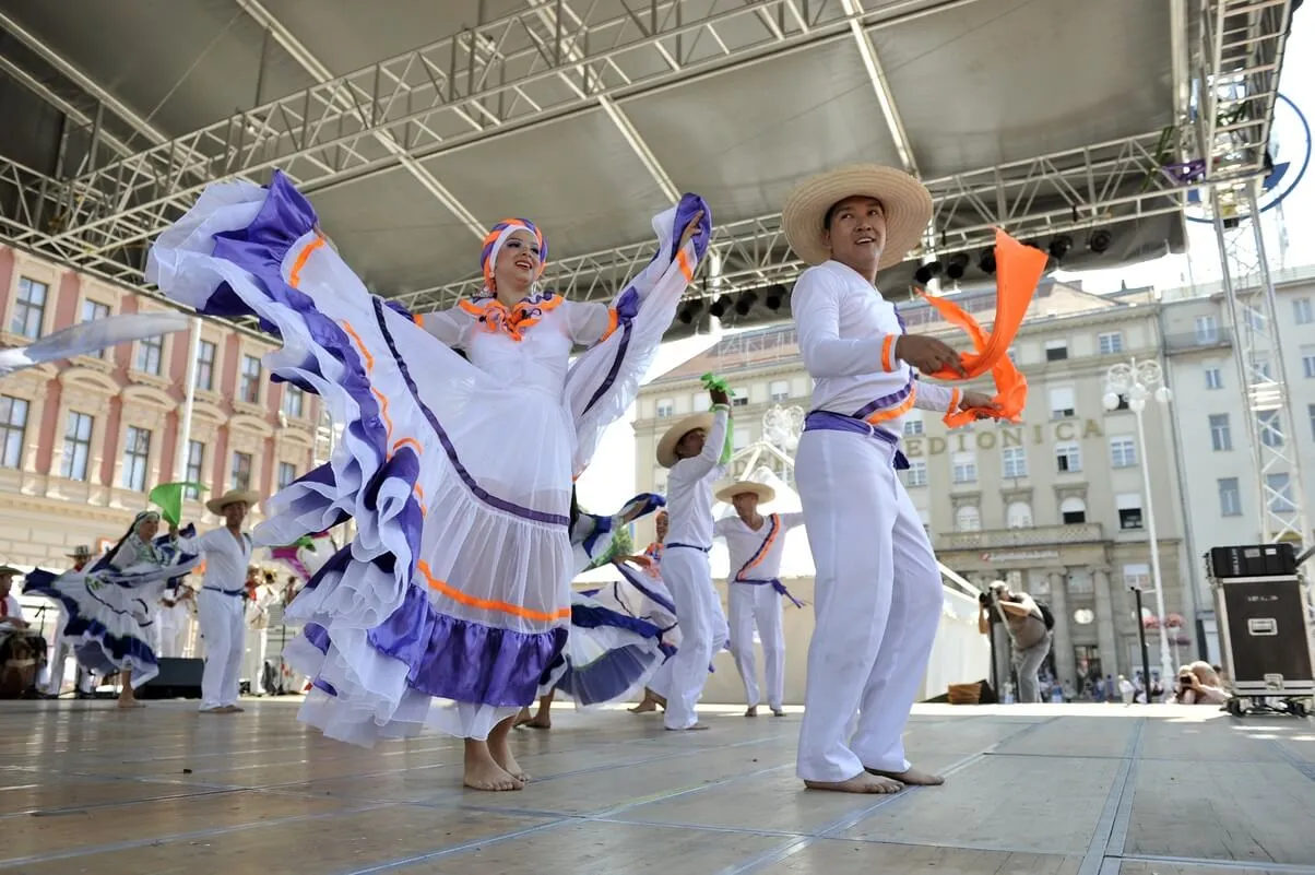 Los 5 Bailes Más Típicos de la Región Amazónica Los 5 Bailes Más Típicos de la Región Amazónica