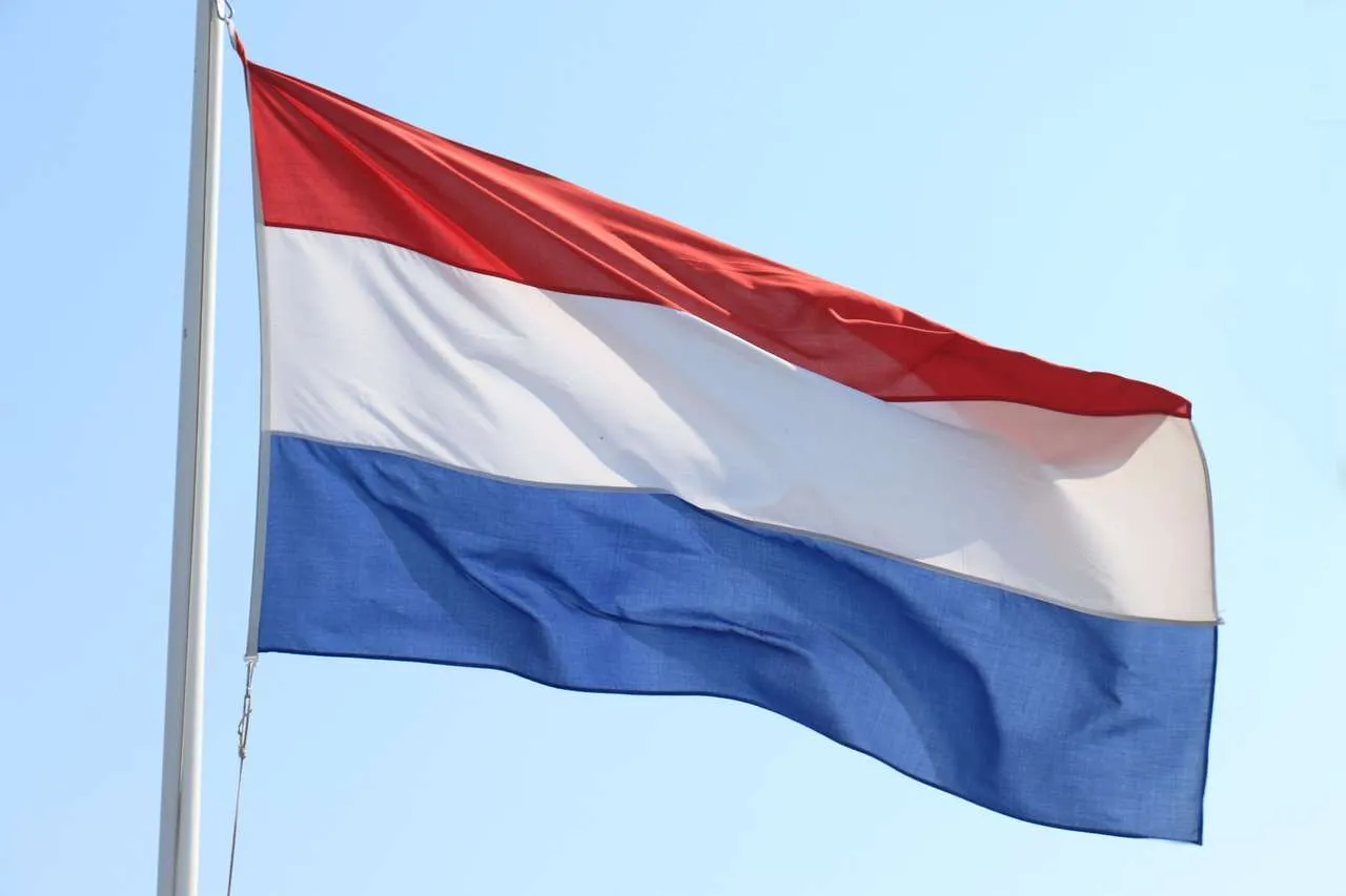 Bandera de los Países Bajos en rojo, blanco y azul - rompecabezas en línea Bandera de los Países Bajos en rojo, blanco y azul - rompecabezas en línea