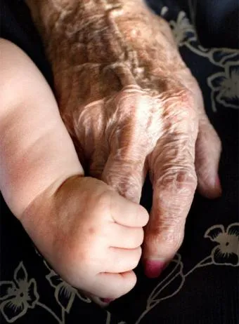 El Banquillo del Poeta: Las manos de la abuela