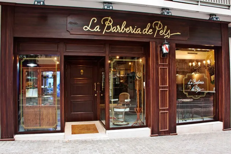 BARBERÍAS CON ENCANTO - El portal para los hombres con estilo BARBERÍAS CON ENCANTO - El portal para los hombres con estilo