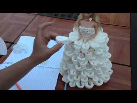 Barbie Recuerdo Para Quinceñera usando papel higenico - YouTube Barbie Recuerdo Para Quinceñera usando papel higenico - YouTube