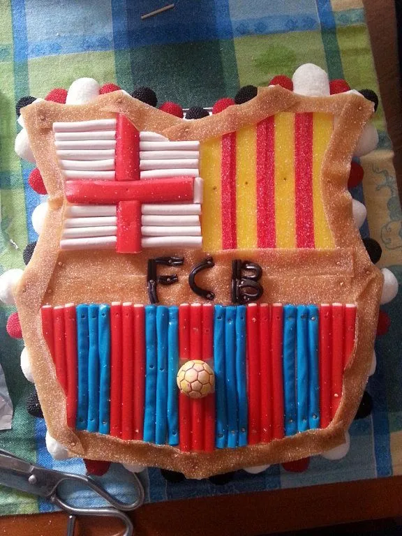 tarta de gominolas | Aprender manualidades es facilisimo.com tarta de gominolas | Aprender manualidades es facilisimo.com