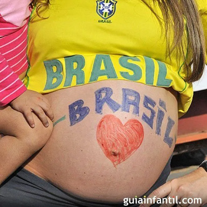 Barriga pintada apoyando a Brasil - Barrigas de embarazadas pintadas