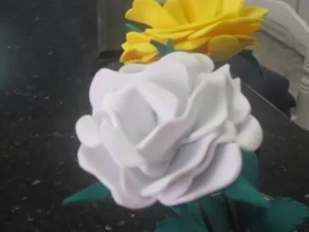 Como hacer una Flor en Foamy - Red Social Claseclub. Como hacer una Flor en Foamy - Red Social Claseclub.
