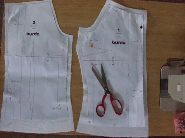 Patrón gratis Vestido 127 Burda, transformado en Blusa | EL BAÚL ...