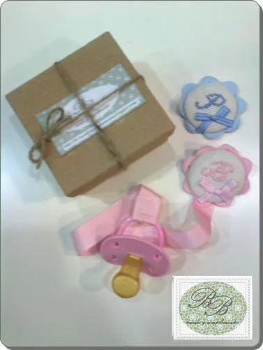 BB tocados y complementos: ♥♥♥Broches para chupetes en punto de ... BB tocados y complementos: ♥♥♥Broches para chupetes en punto de ...