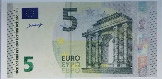 El BCE presenta el nuevo billete de cinco euros y su homenaje a la ...