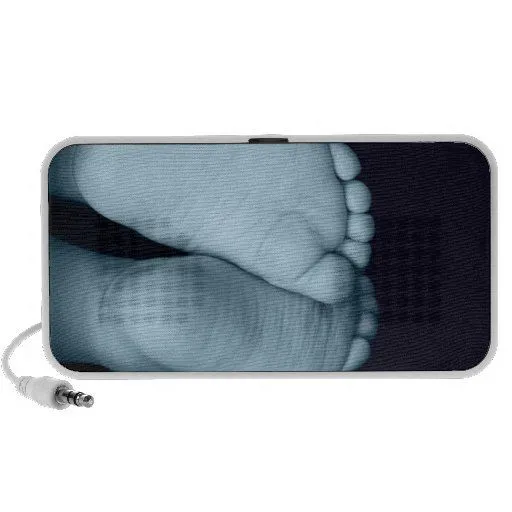 Bebé azul de los pies lindos del bebé iPhone altavoz de Zazzle. Bebé azul de los pies lindos del bebé iPhone altavoz de Zazzle.
