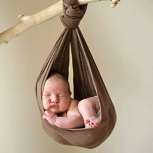 Bebé durmiendo mientras lo trae la cigüeña - Fotos a bebés dormilones Bebé durmiendo mientras lo trae la cigüeña - Fotos a bebés dormilones