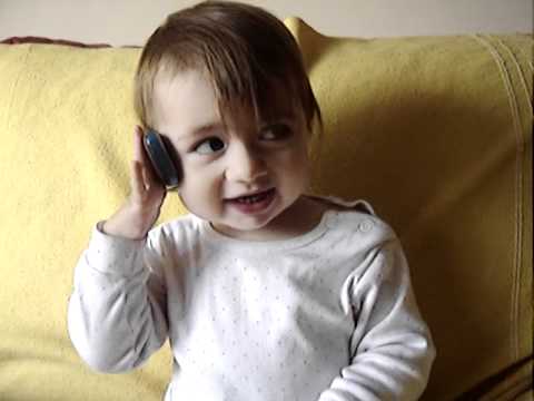 Bebe hablando por telefono celular - YouTube Bebe hablando por telefono celular - YouTube