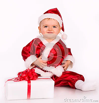 Bebé lindo vestido como Papá Noel.