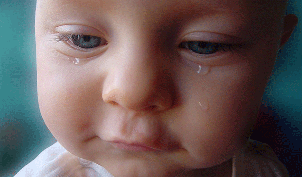 Bebé llorando - Bebé feliz