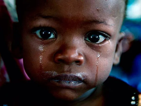 Un bebé triste - Imagui