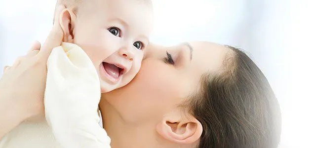 bebe-madre-brazos-feliz-p.jpg bebe-madre-brazos-feliz-p.jpg