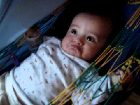 BEBE QUE HACE PUCHERO - YouTube