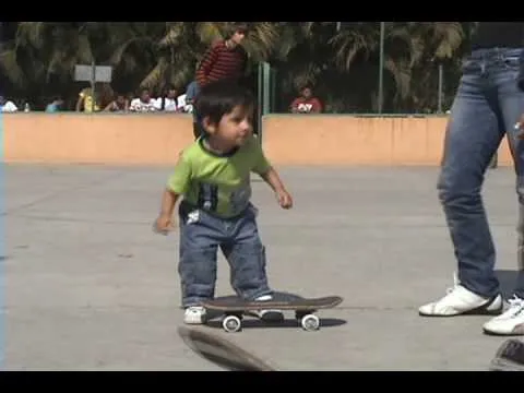 Bebé Skate - YouTube