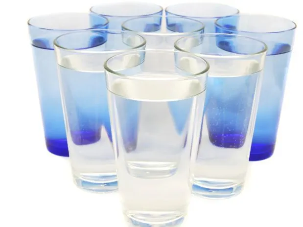 BEBER 8 VASOS DE AGUA UN MITO???? | MI OPINIÓN........... BEBER 8 VASOS DE AGUA UN MITO???? | MI OPINIÓN...........