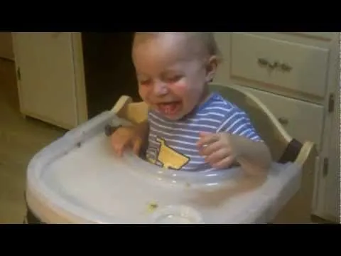 Los bebés se divierten fácil | Videos de Risa Los bebés se divierten fácil | Videos de Risa