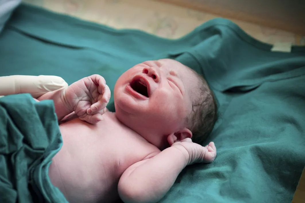 Por qué los bebés son feos cuando nacen? | Estilo de Vida Madres | Univision