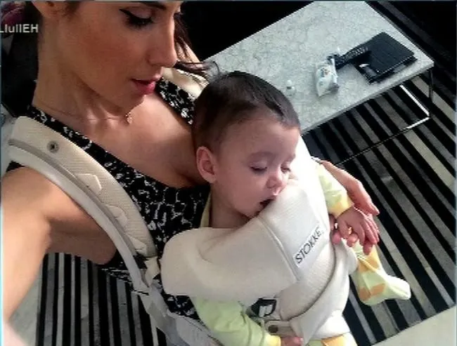 Los bebés deben ser llevados, no colgados | Mujeres y Madres Magazine Los bebés deben ser llevados, no colgados | Mujeres y Madres Magazine