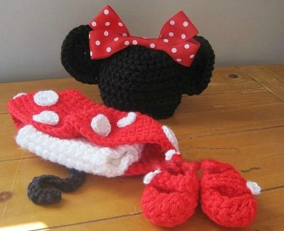 Traje de Mickey Mouse tejido a crochet - Imagui