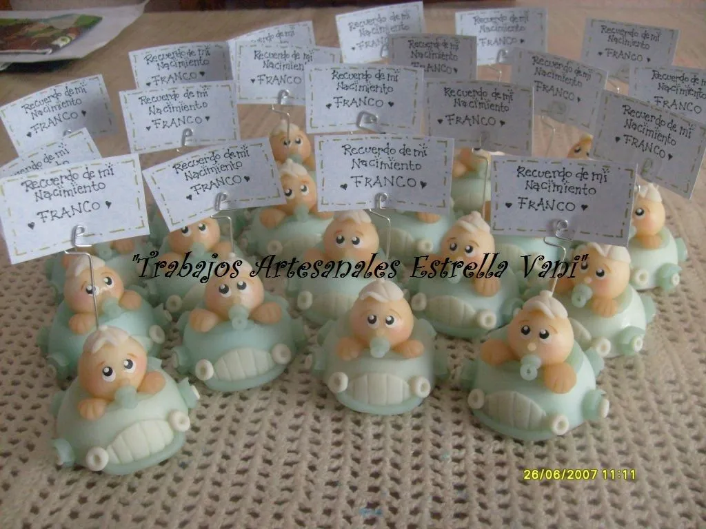 bebitos de porcelana fria llegando en autito con alambre porta tarjeta ... bebitos de porcelana fria llegando en autito con alambre porta tarjeta ...