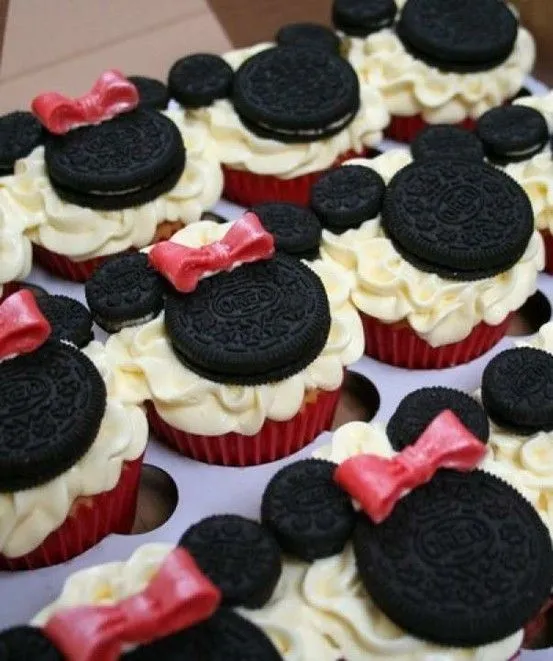 Because I Saw It On Pinterest: Mickey & Minnie Mouse Cupcakes Because I Saw It On Pinterest: Mickey & Minnie Mouse Cupcakes
