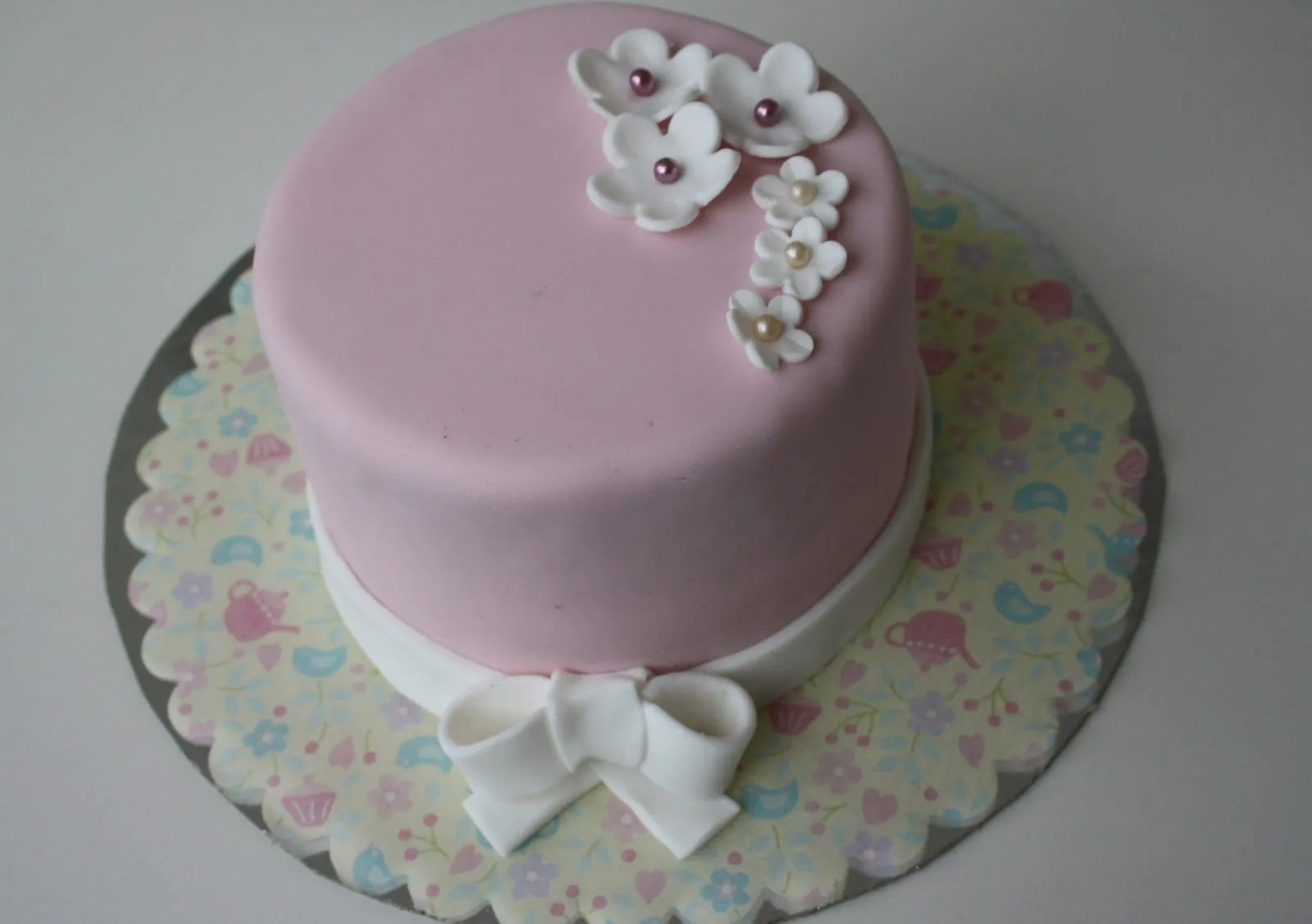 Belen cakes and cookies: Tarta fondant flores para Paula