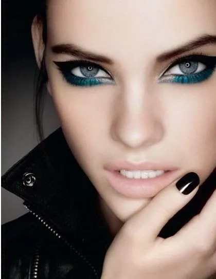 Bel.la y Caprichossa: MAQUILLAJE OTOÑO INVIERNO 2015 / PODEROSA ...