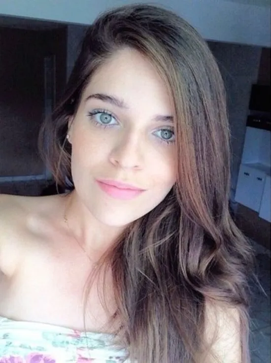 Bellas anónimas de cabello oscuro y ojos claros… ¿tus favoritas? Bellas anónimas de cabello oscuro y ojos claros… ¿tus favoritas?