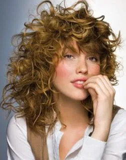 BELLEZA NATURAL: CABELLO RIZADO MAS SUAVE Y BRILLANTE BELLEZA NATURAL: CABELLO RIZADO MAS SUAVE Y BRILLANTE