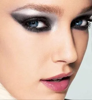 Belleza y Salud Femenina: COMO MAQUILLAR OJOS SALTONES, VIDEO PARA ...