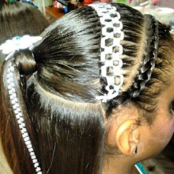 Bello peinado con cinta | PEINADOS PARA NIÑAS | Pinterest