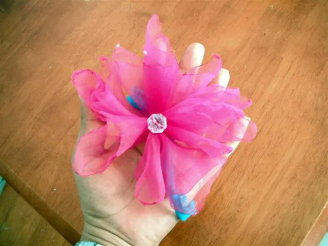Bellos broches de flor | Un detalle hace la diferencia Bellos broches de flor | Un detalle hace la diferencia
